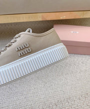 Load image into Gallery viewer, Logo Trainers
