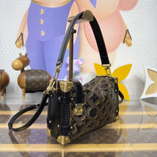 Load image into Gallery viewer, Side Trunk
