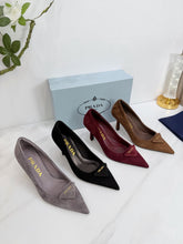 Load image into Gallery viewer, Suede Pumps
