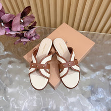 Load image into Gallery viewer, Studded Flat Sandals

