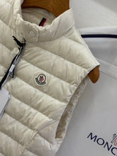 Load image into Gallery viewer, Igens Gilet
