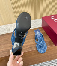 Load image into Gallery viewer, Thong Sandals
