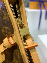 Load image into Gallery viewer, East West Carryall
