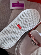 Load image into Gallery viewer, Lock Trainers
