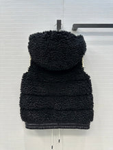 Load image into Gallery viewer, Teddy Gilet
