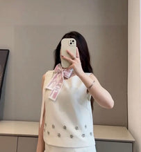 Load image into Gallery viewer, Silk Twilly Scarf
