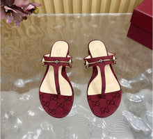 Load image into Gallery viewer, Horsebit Thong Sandals

