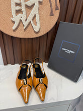 Load image into Gallery viewer, Leather Pumps
