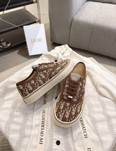 Load image into Gallery viewer, Saltwind Trainers
