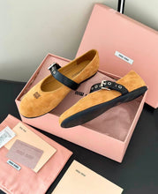 Load image into Gallery viewer, Suede Pumps
