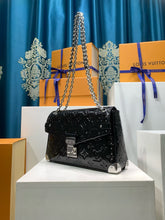 Load image into Gallery viewer, Trunkie
