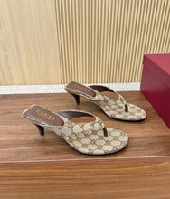 Load image into Gallery viewer, Thong Sandals
