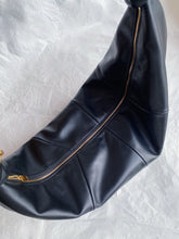 Load image into Gallery viewer, Amalia Hobo
