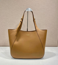 Load image into Gallery viewer, Large Leather Tote
