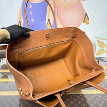 Load image into Gallery viewer, Vendome Tote
