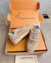 Load image into Gallery viewer, Logo Trainers
