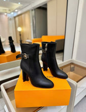 Load image into Gallery viewer, Silhouette Boots
