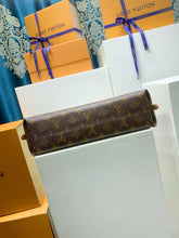Load image into Gallery viewer, East West Carryall

