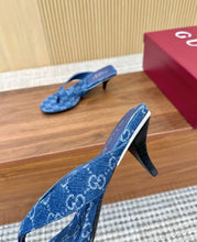 Load image into Gallery viewer, Thong Sandals

