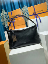 Load image into Gallery viewer, East West Carryall
