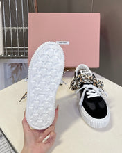 Load image into Gallery viewer, Platform Trainers
