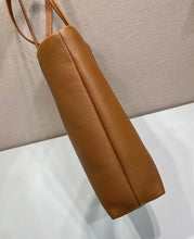 Load image into Gallery viewer, Leather Tote
