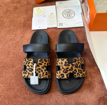 Load image into Gallery viewer, Chypre Sandals
