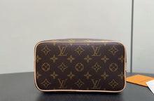 Load image into Gallery viewer, Cruiser Toiletry Bag

