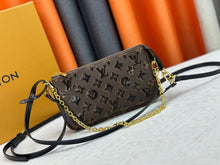 Load image into Gallery viewer, Pochette Accessories
