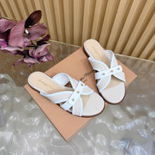 Load image into Gallery viewer, Studded Flat Sandals
