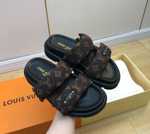 Load image into Gallery viewer, Pillow Sandals
