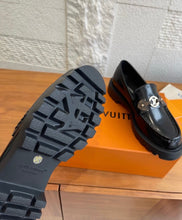Load image into Gallery viewer, District Loafers

