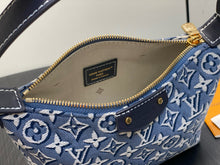 Load image into Gallery viewer, Hills Pochette
