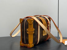 Load image into Gallery viewer, Malle De Jour
