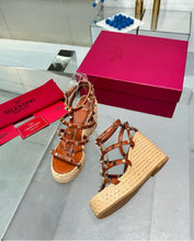 Load image into Gallery viewer, Rockstud Wedges
