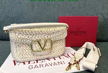Load image into Gallery viewer, Raffia Shoulder Bag
