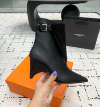 Load image into Gallery viewer, Leather Suede Boots
