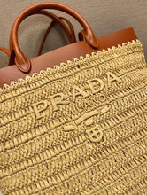 Load image into Gallery viewer, Raffia Tote
