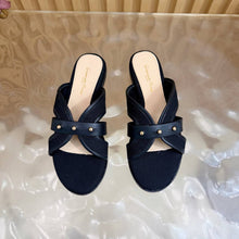 Load image into Gallery viewer, Studded Flat Sandals
