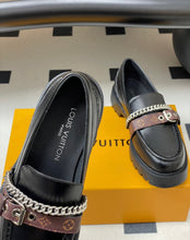 Load image into Gallery viewer, District Loafers
