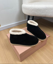 Load image into Gallery viewer, Shearling Boots
