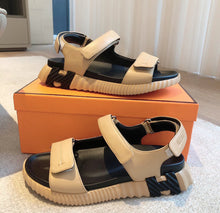 Load image into Gallery viewer, Junior Sandals
