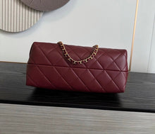 Load image into Gallery viewer, Quilted Chain Bag
