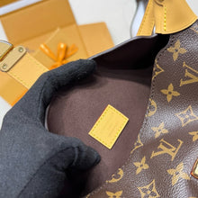 Load image into Gallery viewer, Pochette Mia
