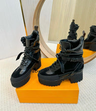 Load image into Gallery viewer, Desert Boots
