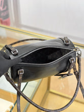 Load image into Gallery viewer, Express Bag
