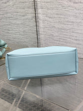 Load image into Gallery viewer, Medium Bow Bag
