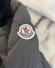 Load image into Gallery viewer, Cygne Jacket
