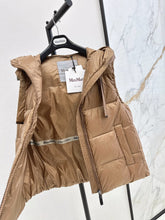 Load image into Gallery viewer, The Cube Gilet
