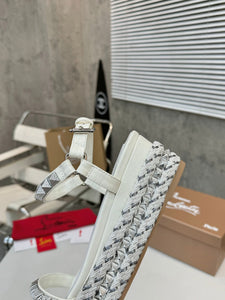 Stud Wedges